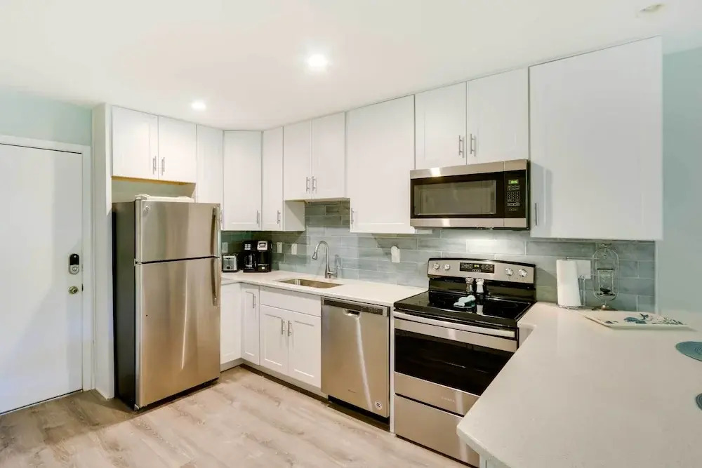 Half-mi to Folly Field Beach: Hilton Head Condo