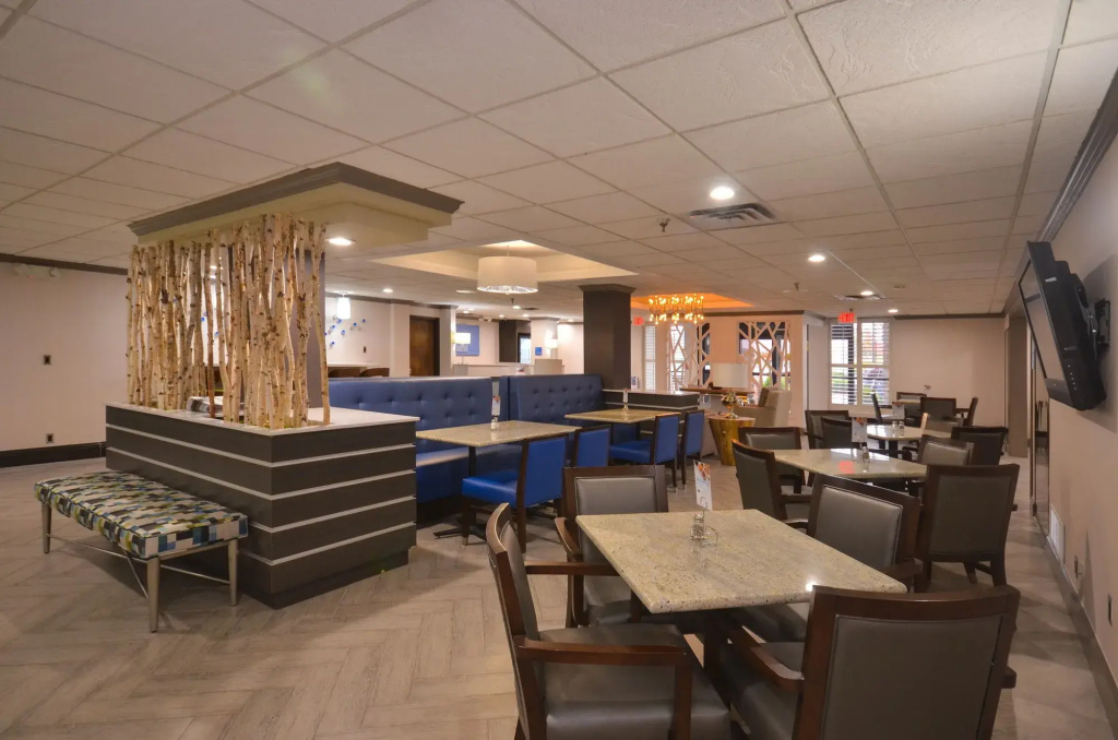 Holiday Inn Express & Suites Fayetteville University of Arkansas Area by IHG