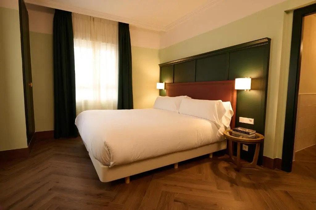 Honest Granada Hotel