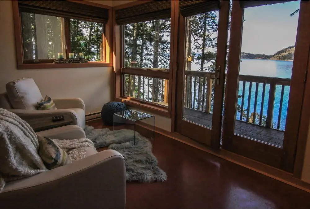 Salmonberry Inn