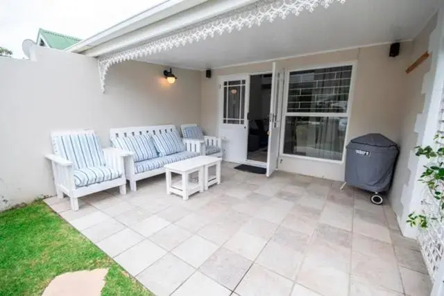9 River Club Mews