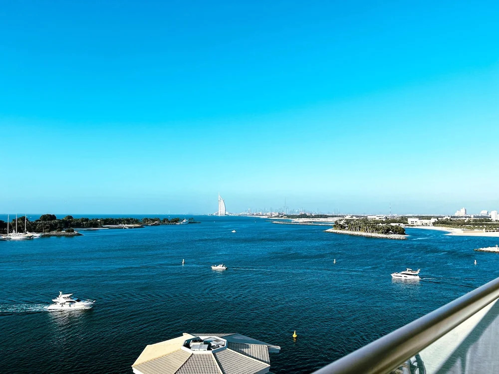 SuperHost - Peaceful 1BR Apt With Balcony in Front of the Sea