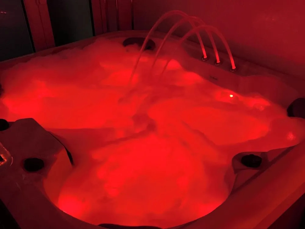 Cozy Hideaway With Hot Tub Sauna Sleeps 7
