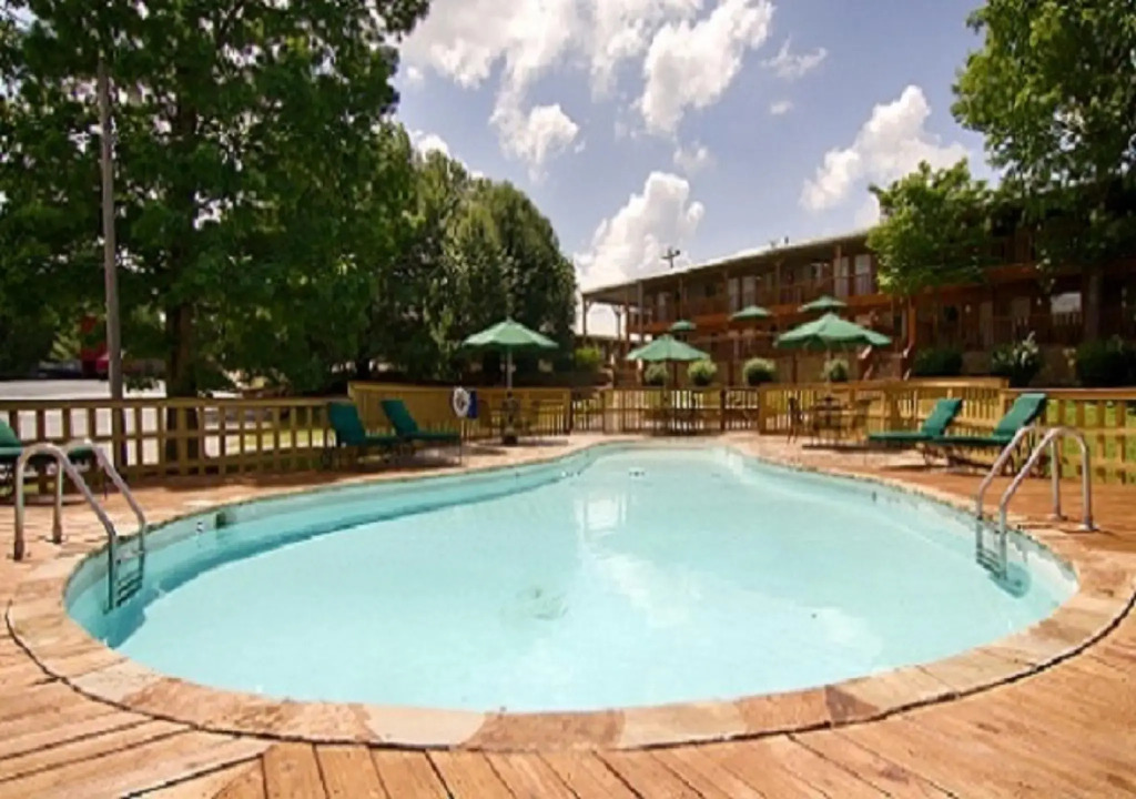 The Smokehouse Lodge and Cabins