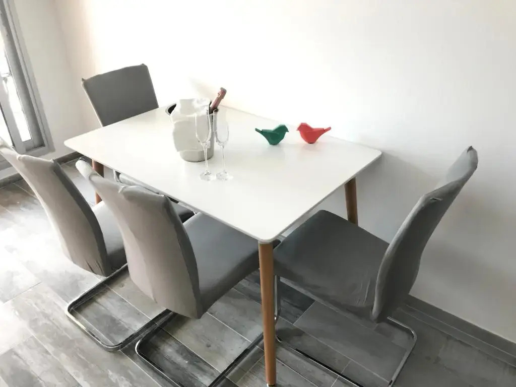 Appartement 2 pieces, renove, 2 piscines+tennis, mer, climatisation