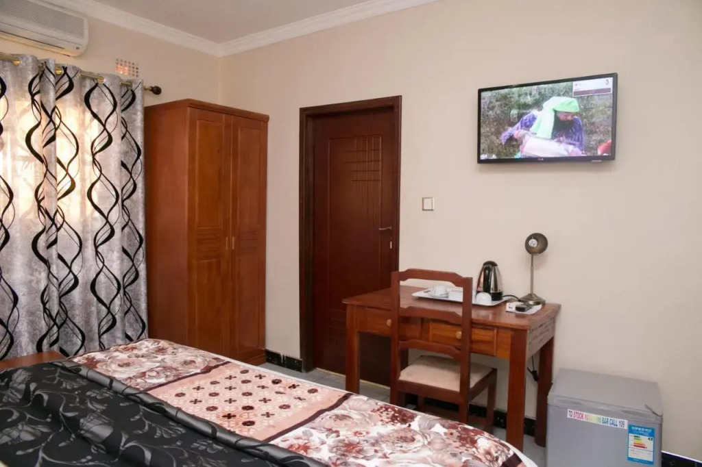 Glitz Cloud 9 Suites