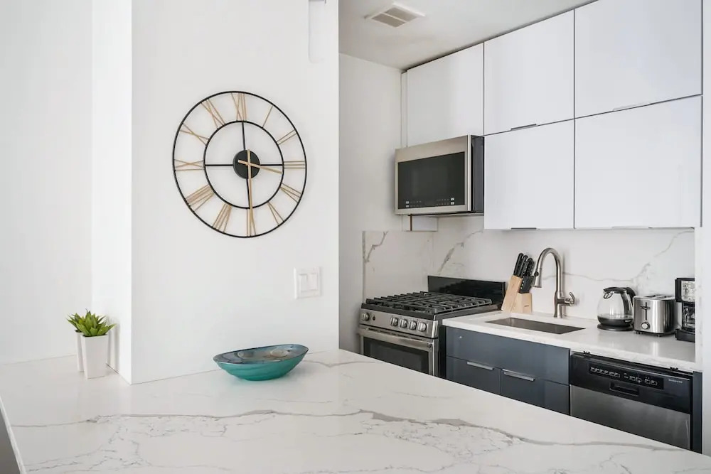 1597-10 New Studio Upper East Side W D in Unit
