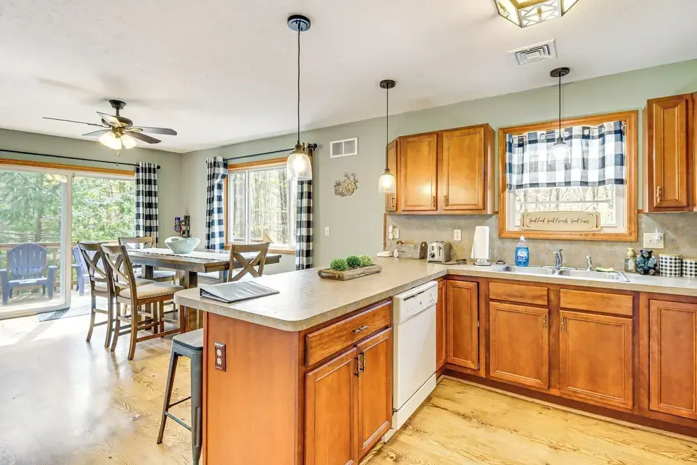 Game Room + Lake Access: Albrightsville Escape