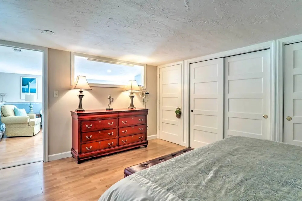 3 Mi to Bourne Scenic Park: Quaint Cape Cod Apt