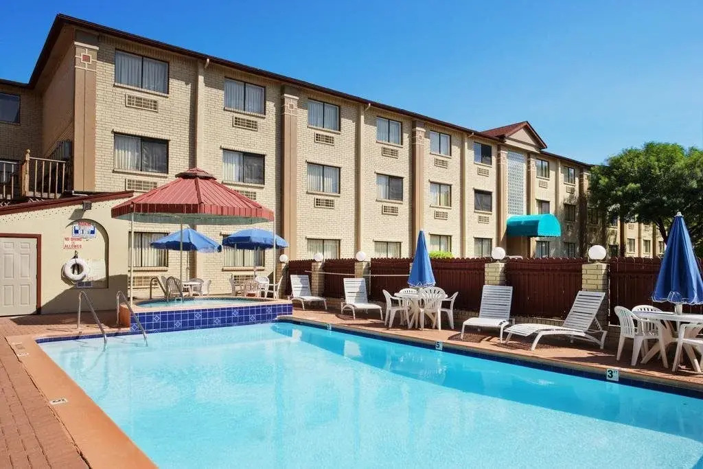 Orangewood Inn and Suites Midtown