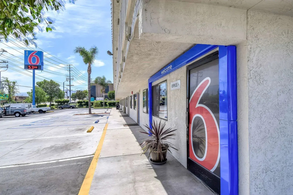 Motel 6-Corona, CA
