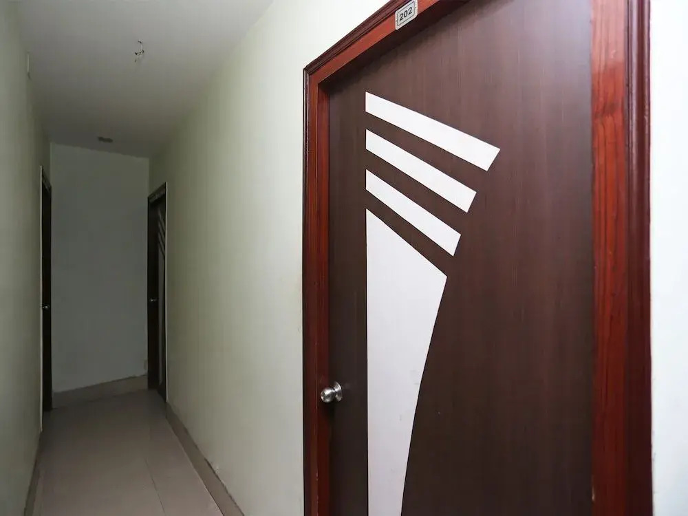 Oyo 27644 Cozycom