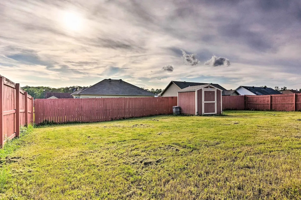 8 Mi to Downtown Little Rock: Home w/ Fenced Yard