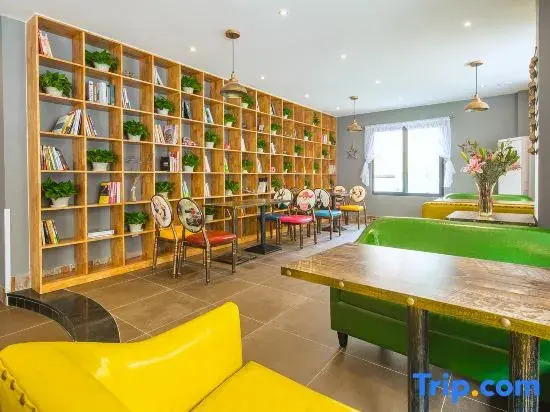 Sanya Xiamohuahua Homestay (Dadonghai Branch)