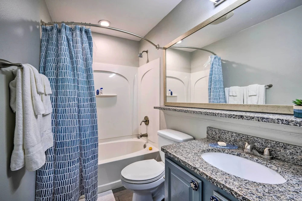 ~ 2 Mi to Disney & Universal: Orlando Resort Condo