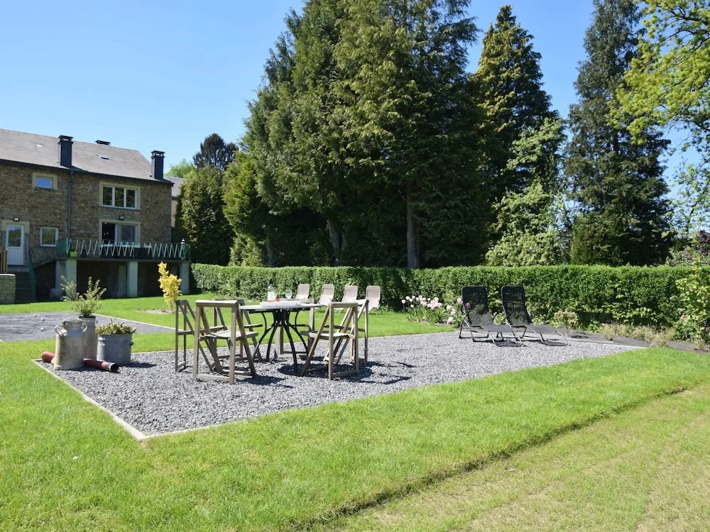 Lavish Holiday Home In Chassepierre With Terrace