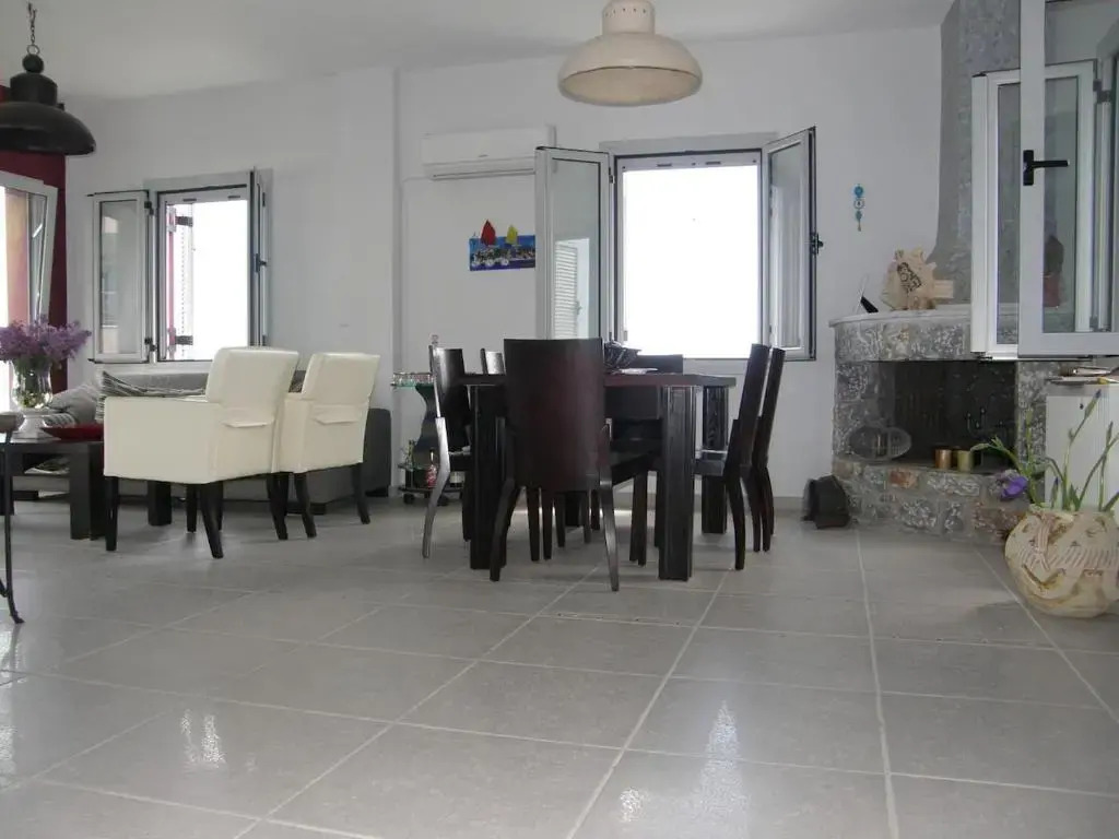Theano House Mani