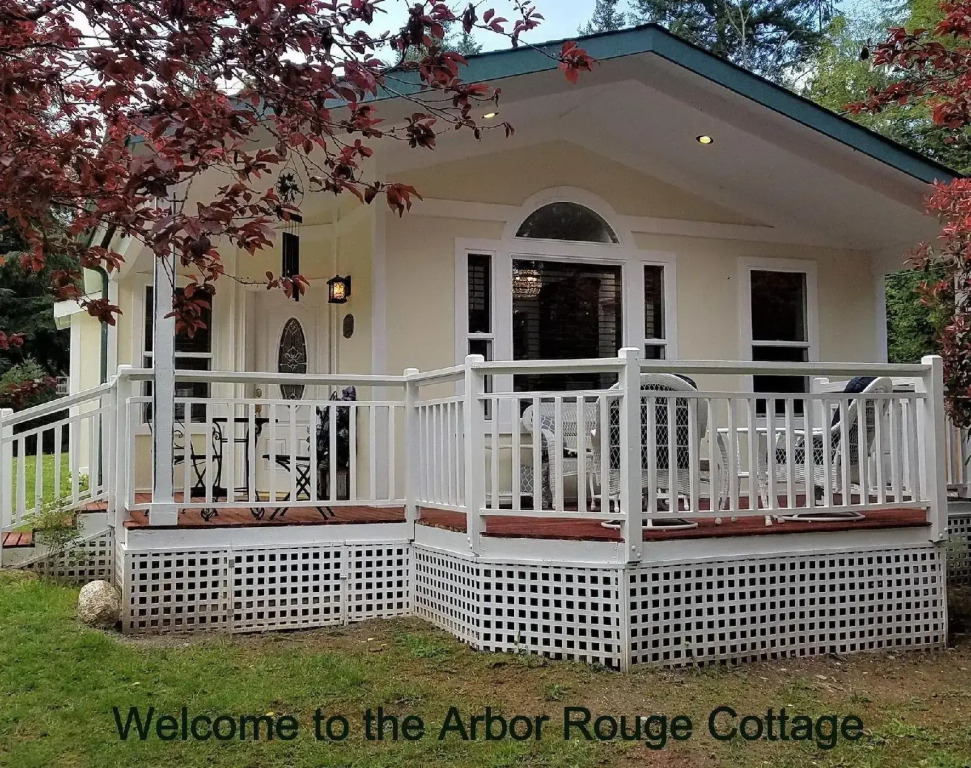 Arbor Rouge Cottage