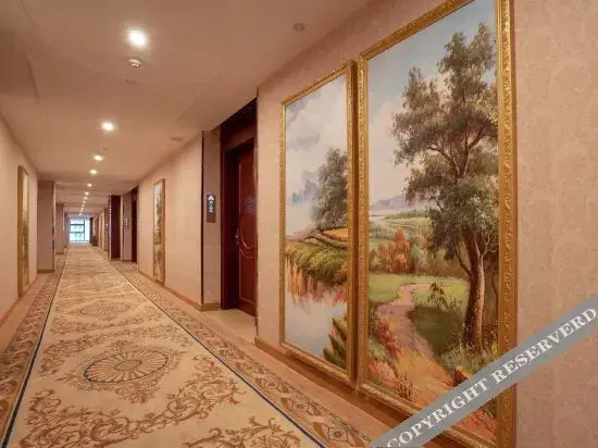 Vienna Hotel (Zunyi Xinpu Riyuexingcheng Branch)
