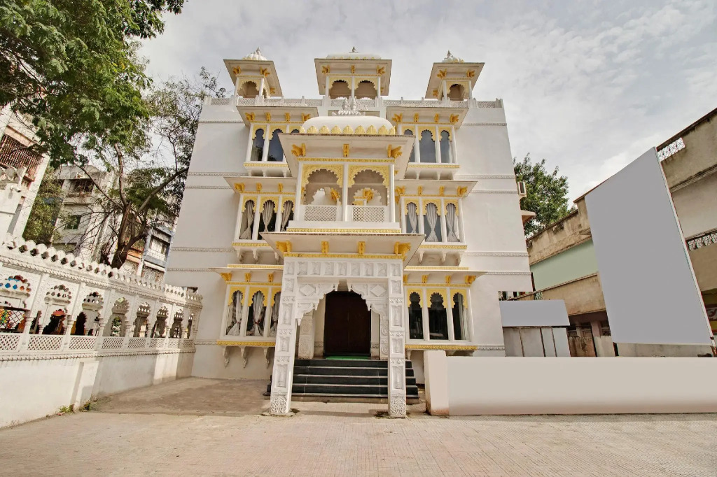 OYO 47777 Hotel Laxminarayan
