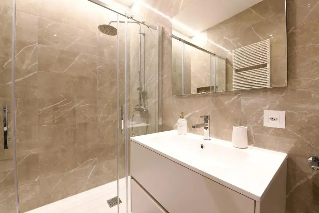 Lake Modern Suites