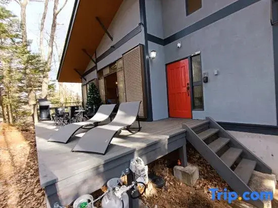 Hilltop Villa Karuizawa - Peaceful Hilltop Forest Retreat with Mountain View