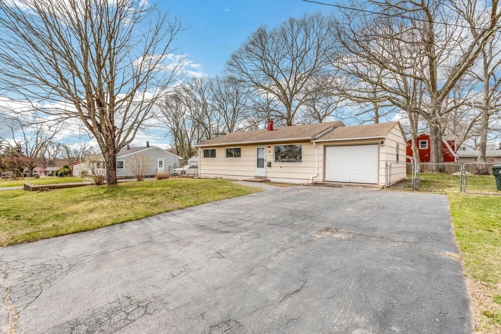 Quiet And Cozy Mystic Ranch Close To Everything 3 Bedroom Home by Redawning