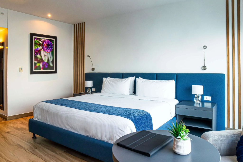 Wyndham Guayaquil, Puerto Santa Ana