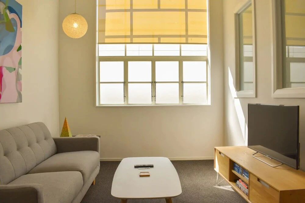 Light-filled 2 Bedroom Abode in Heart of the City