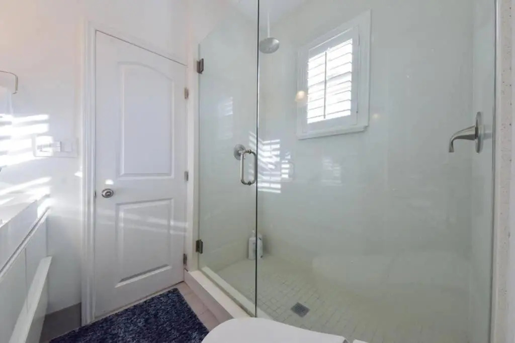 1000#5 Premier Modern Home w View, Parking, and AC