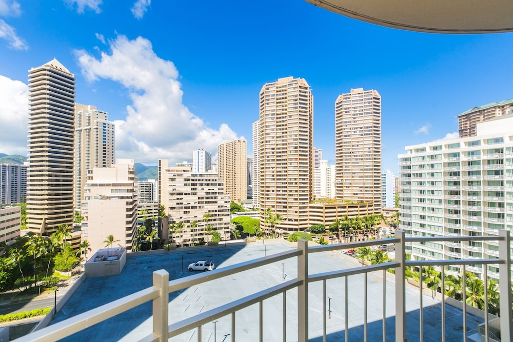 Ilikai Marina Studio City View Condos with Fully Equipped Kitchens & Free Wifi