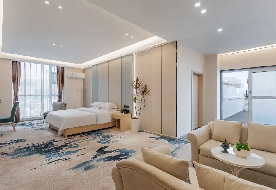 Huaning Hotel