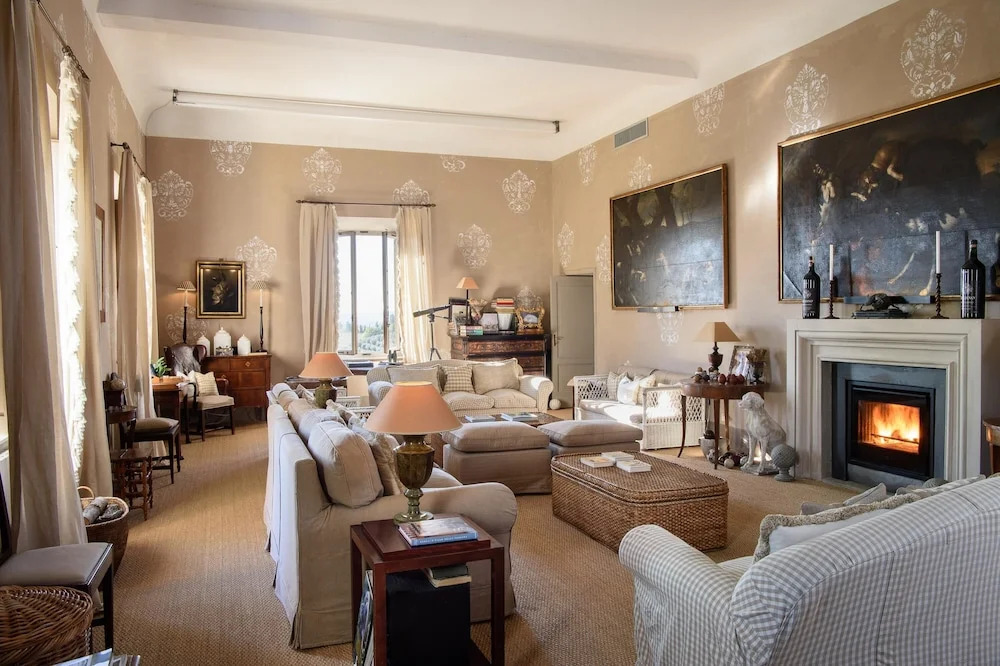 Large Beautiful Villa in Tuscan Hills of Chianti Stunning Gardens and Large Pool