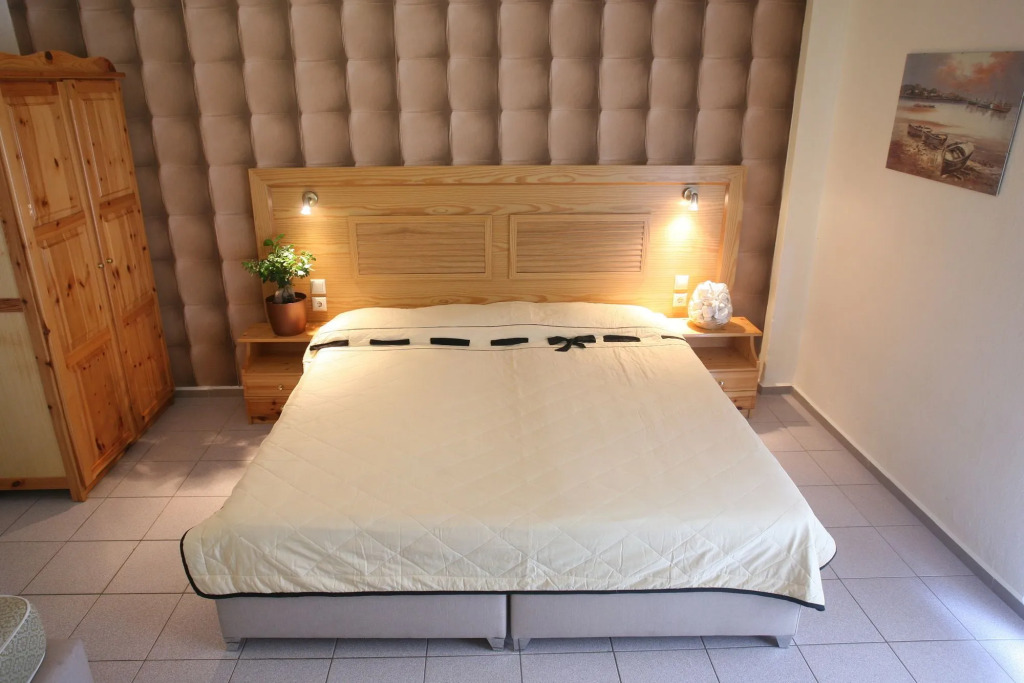 Adonis Hotel