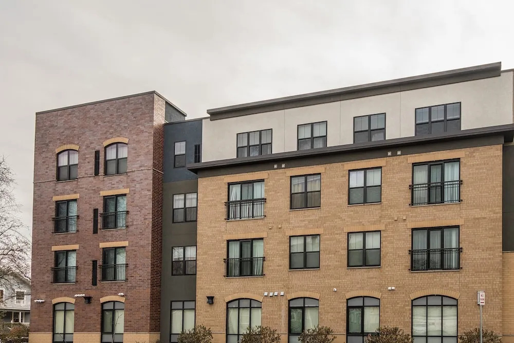 1 BR Apt near Downtown with Laundry by Frontdesk