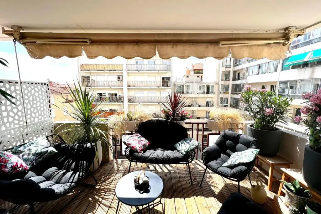 Bnb Renting 1 bb apt of 40m with superb terrace of 13m air conditioning