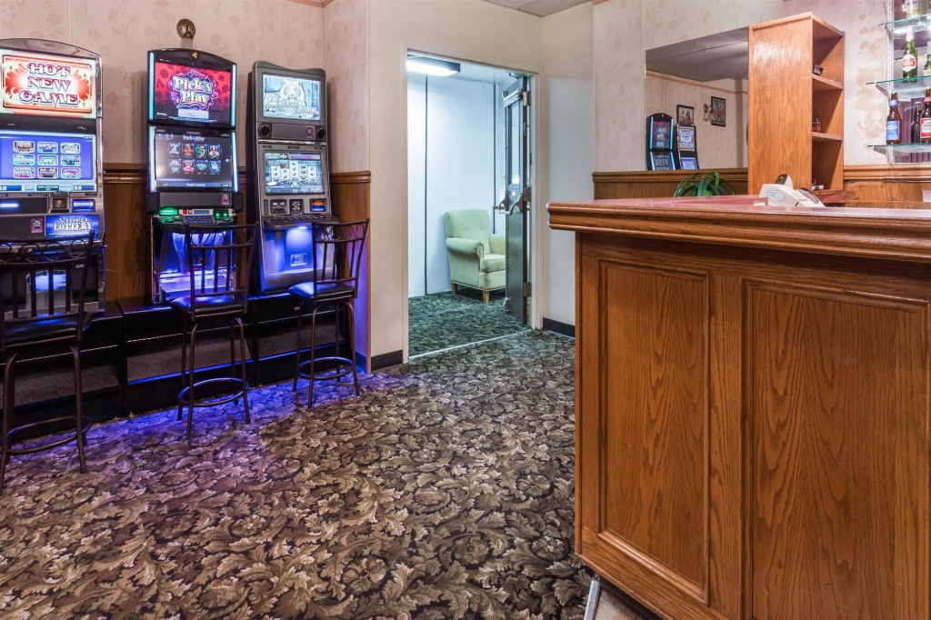 MOOSEJAW INN