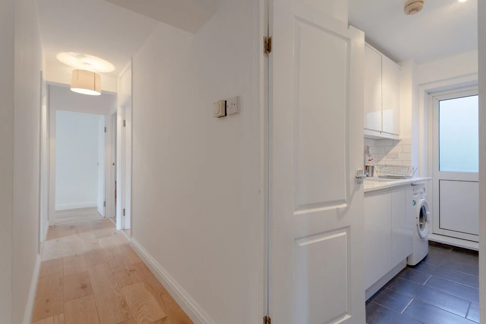 Spacious 3 Bedroom Flat Near Vibrant Camberwell
