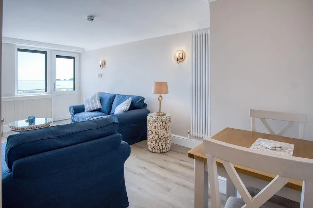 Waterfront 1 - 1 Bedroom Apartment - Wisemans Bridge