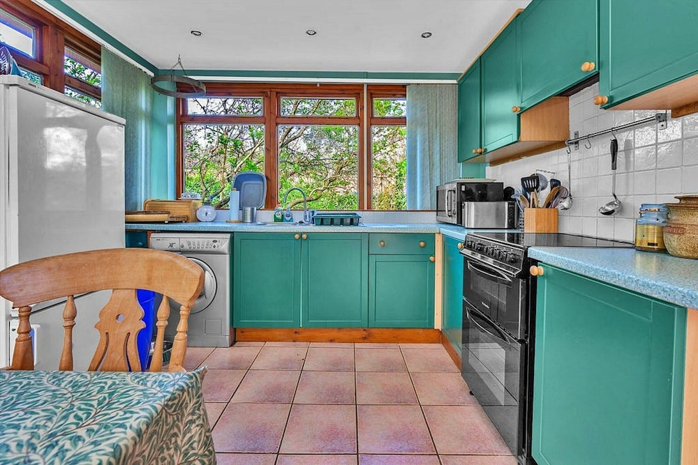 Historical Cottage Near Preston Mill, No Deposit