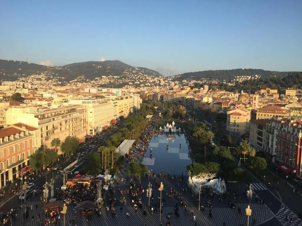 2 Bedrooms Appartement In Central Location on the famous Place Massena Nice