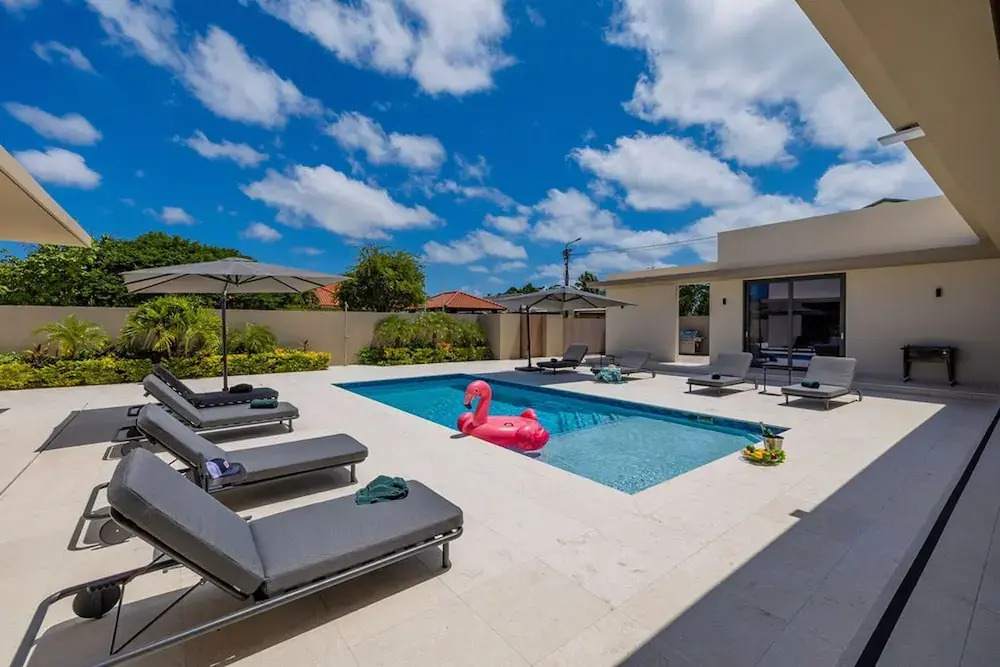 New Designer Villa King Beds Pool Near Beach