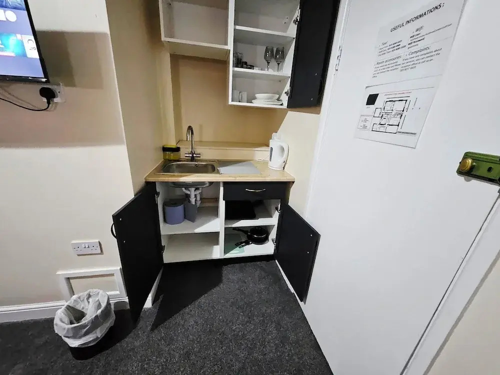 Southsea Ground-Floor Studio Apartment with Free Private Parking