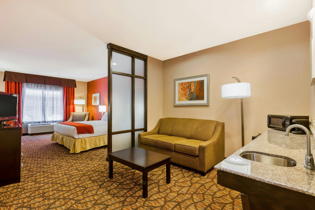 Holiday Inn Express and Suites Alpine by IHG