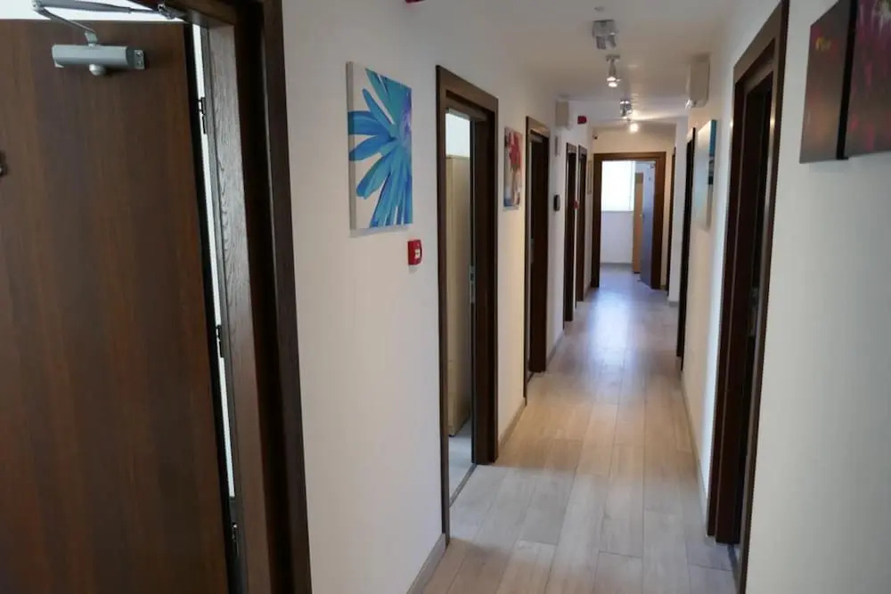 Immaculate 12-bed House Good Amenities in Wigan