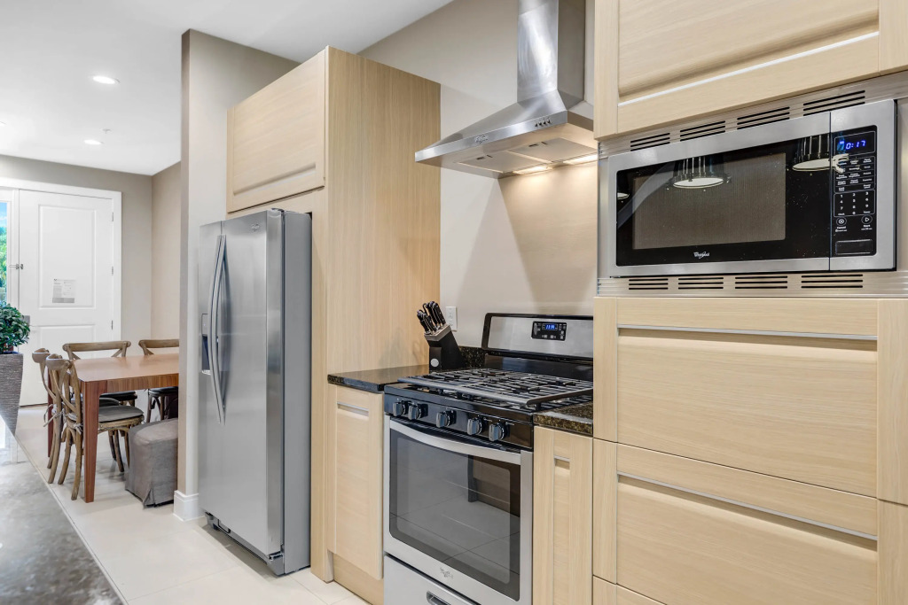 3 Bedrooms35 Bathsmagic Village Yards 7669 Rd