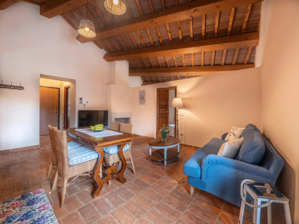 Heritage Holiday Home in Mombaroccio with Garden