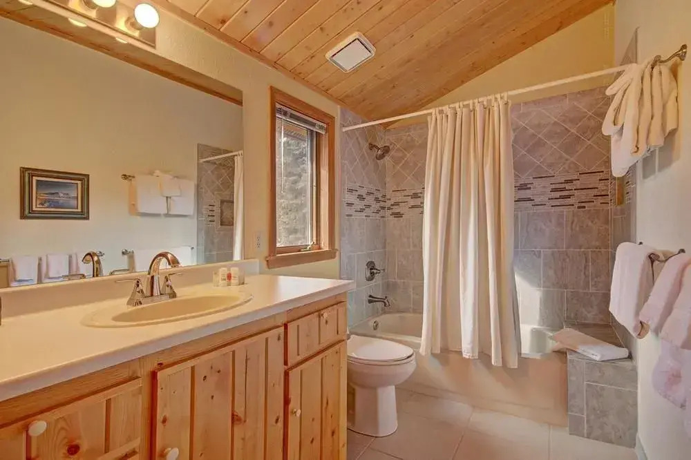 Black Bear 5 Br Home by RedAwning