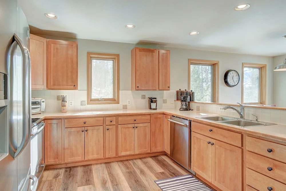 Bearing Tree 5 Br home by RedAwning