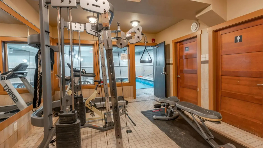 Raven's Nest - Luxury Pet Friendly Condo w/ Private Hot Tub & Mountain Views